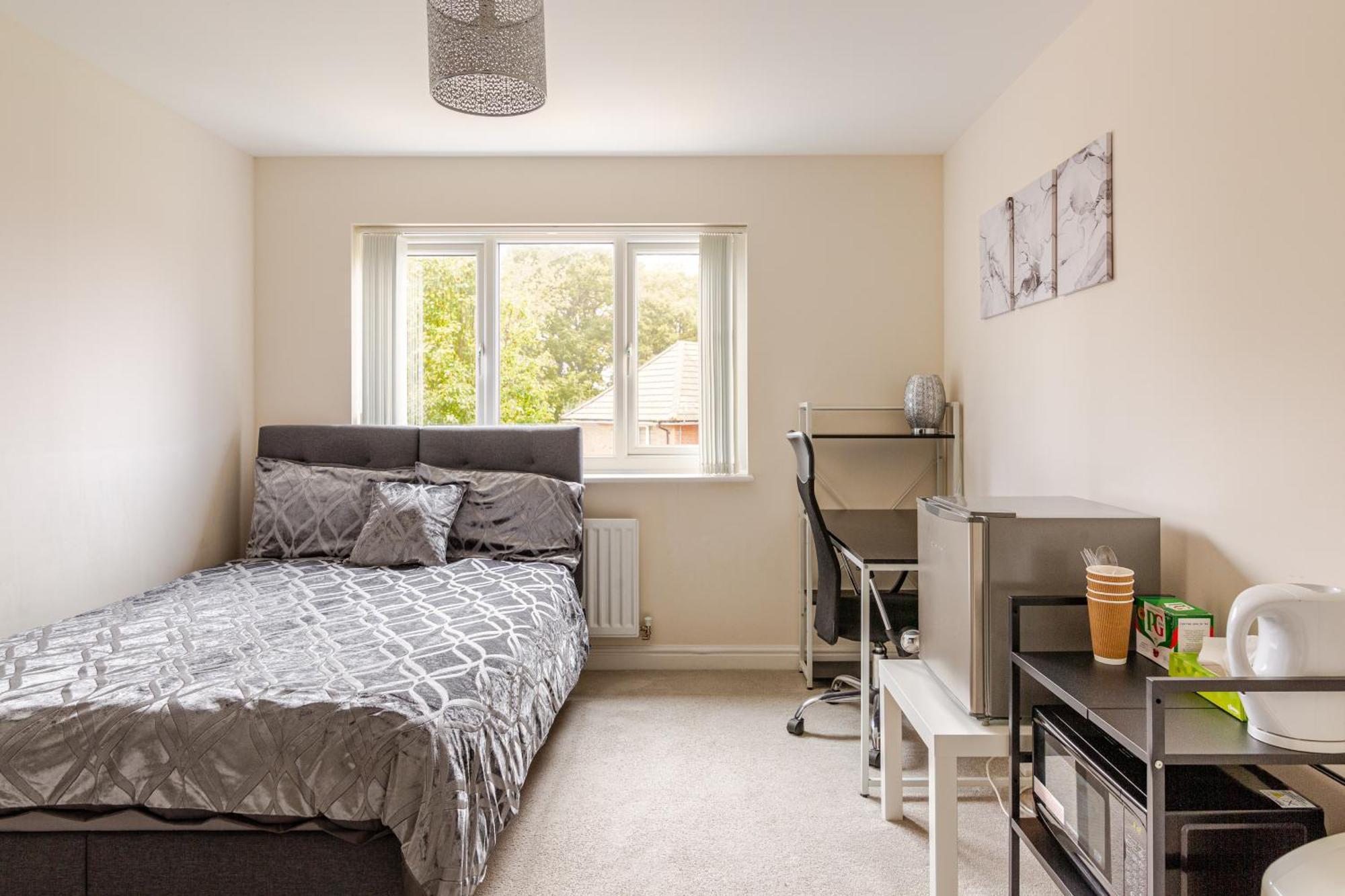 Large Double Room & Private Ensuite Bathroom, Badbury Park, Swindon, Near Great Western Hospital Exterior photo