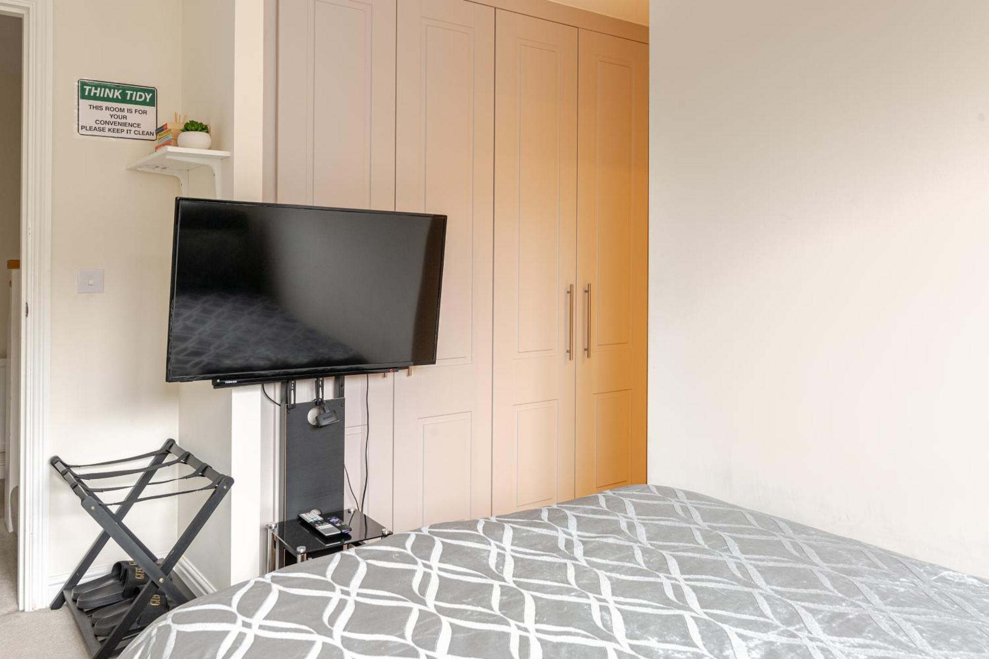 Large Double Room & Private Ensuite Bathroom, Badbury Park, Swindon, Near Great Western Hospital Exterior photo